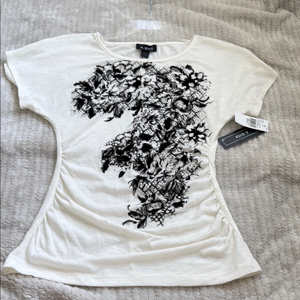 A. Byer Black and Off White Fitted Graphic Cap Sleeve Tee